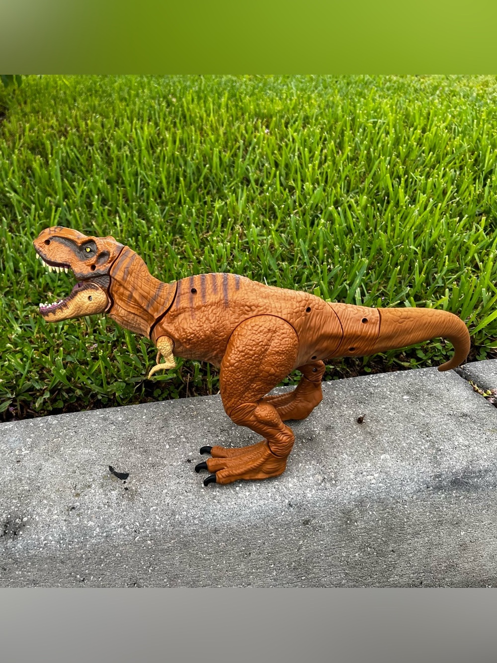 Jurassic World Stomp and Strike Tyrannosaurus Rex T-Rex Action Figure 20”